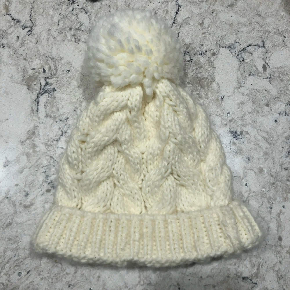 ❄️Cream Knit Hat - Picture 1 of 3